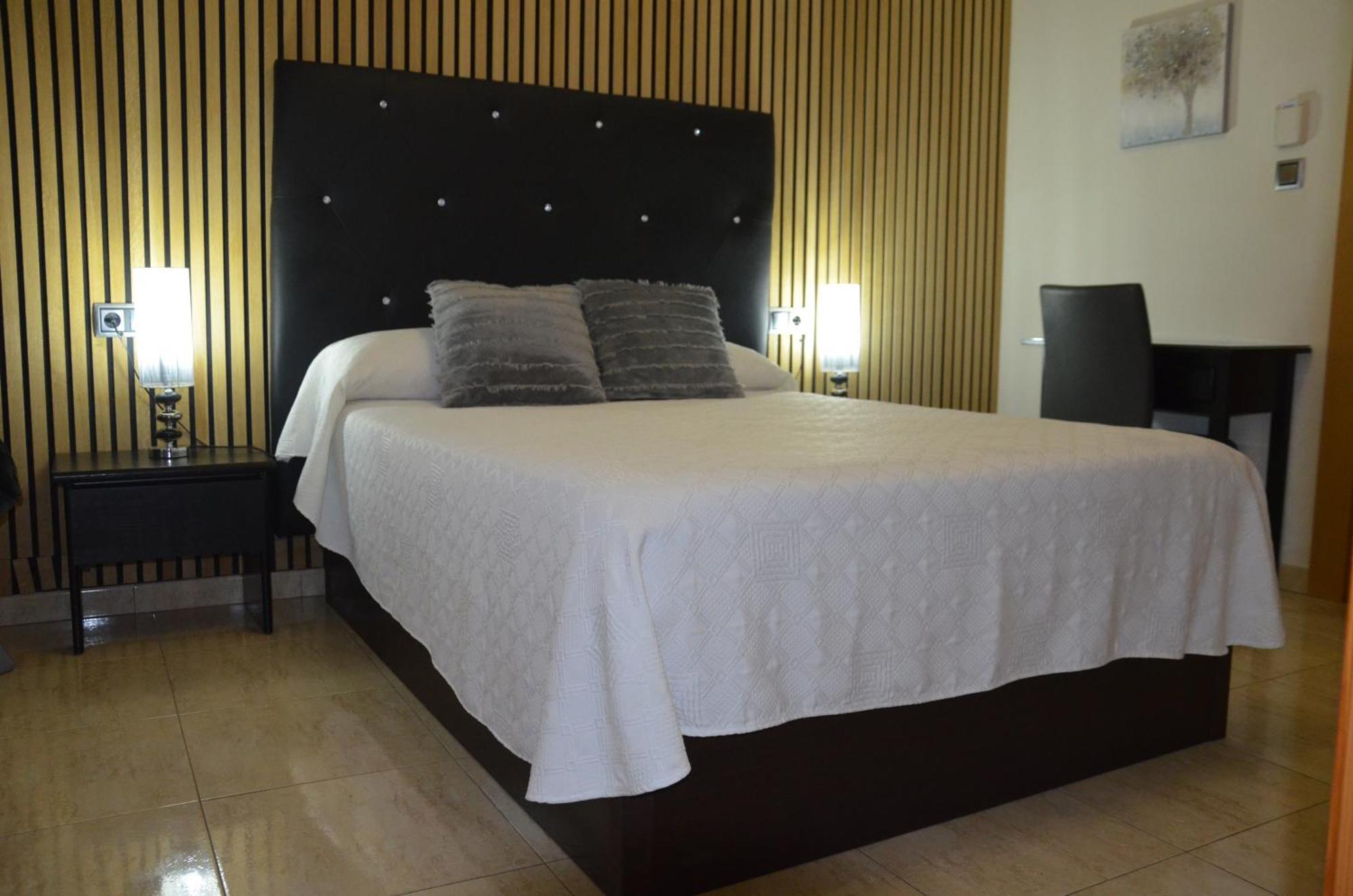 Hostal Mont Royal Alicante Exteriör bild